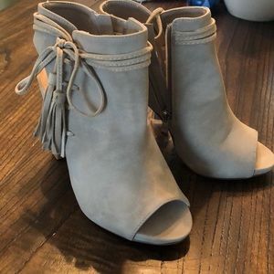 NEVER WORN. Grey suede peep toe booties